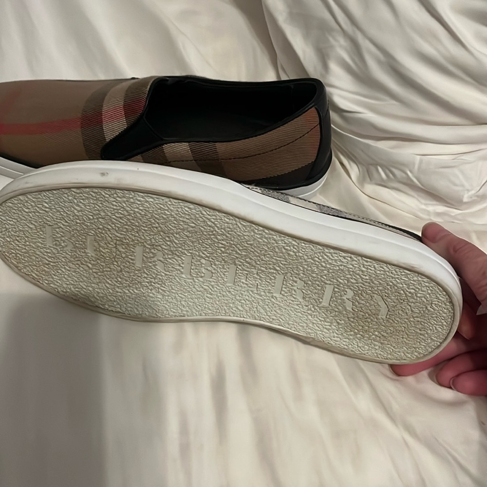 Woman Burberry Vans only worn once